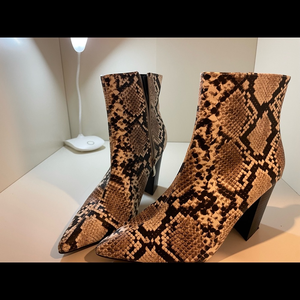 Justfab snake design bootie